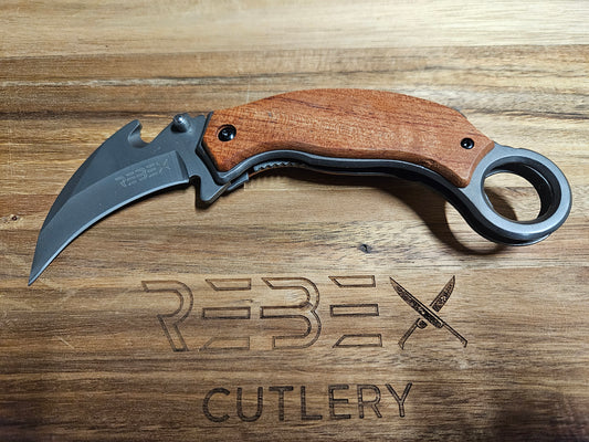 Gut hook folding knife